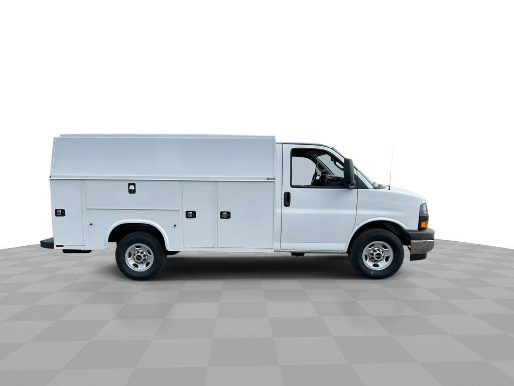 2025 GMC Savana Cutaway 3500 1WT
