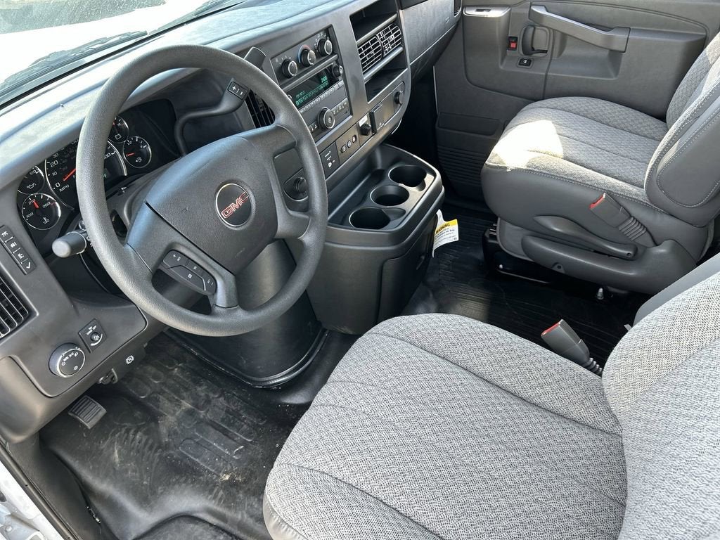 2025 GMC Savana Cutaway 3500 1WT