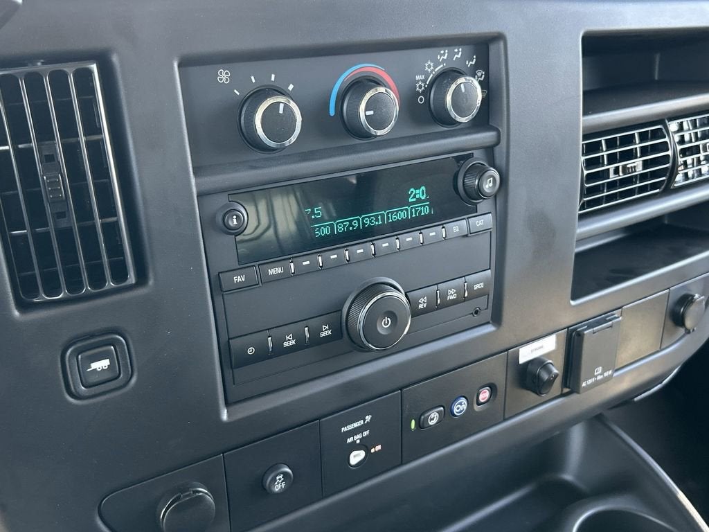 2025 GMC Savana Cutaway 3500 1WT