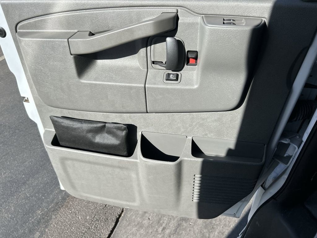 2025 GMC Savana Cutaway 3500 1WT