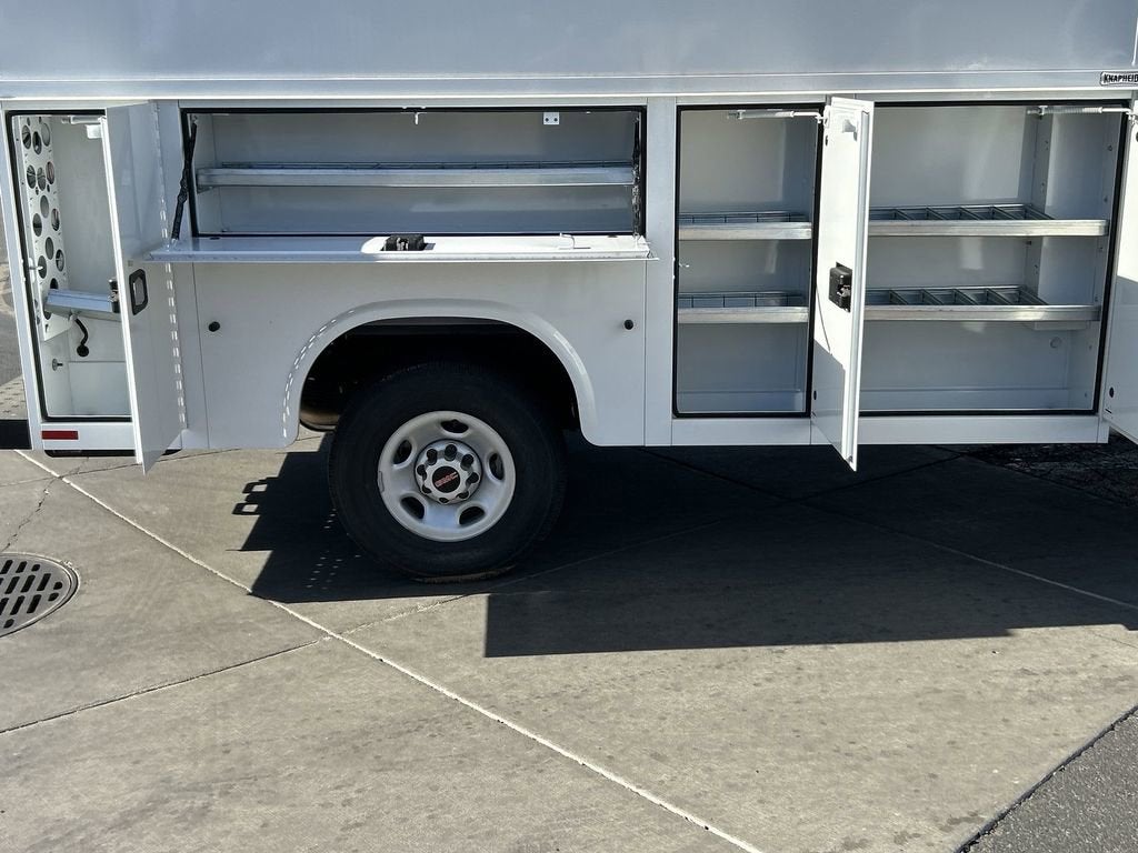 2025 GMC Savana Cutaway 3500 1WT