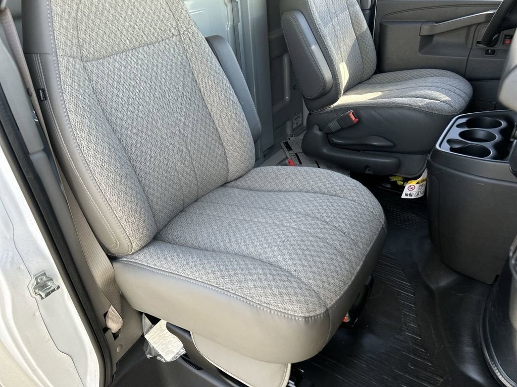 2025 GMC Savana Cutaway 3500 1WT