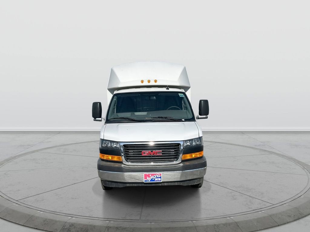 2025 GMC Savana Cutaway 3500 1WT