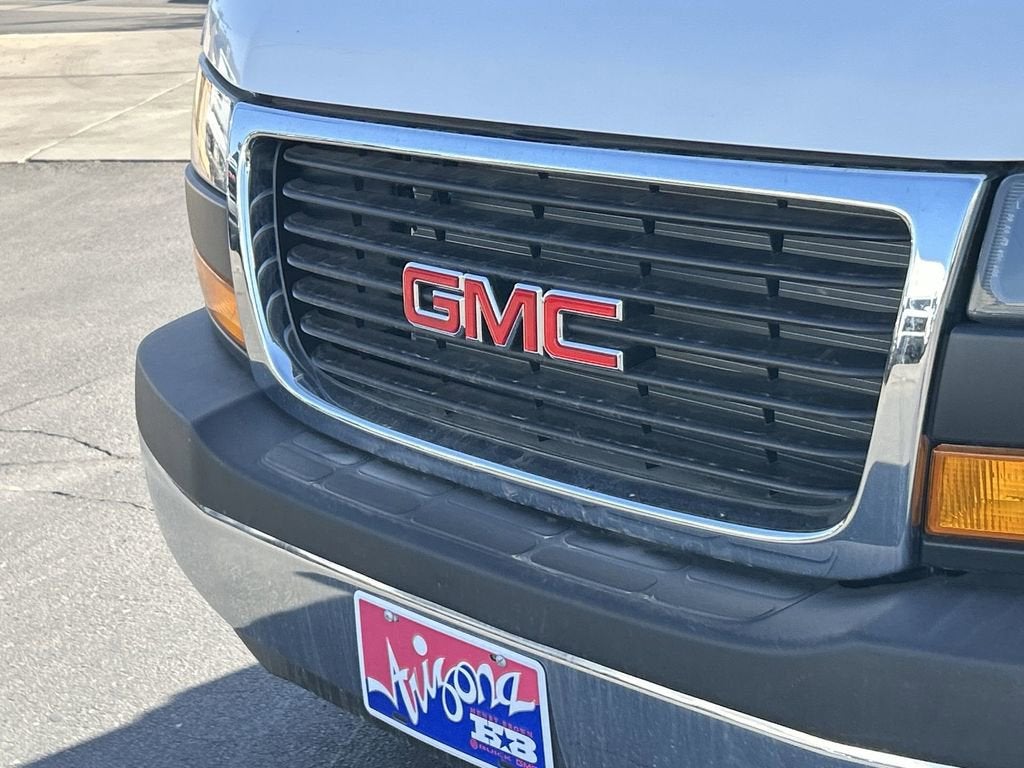 2025 GMC Savana Cutaway 3500 1WT