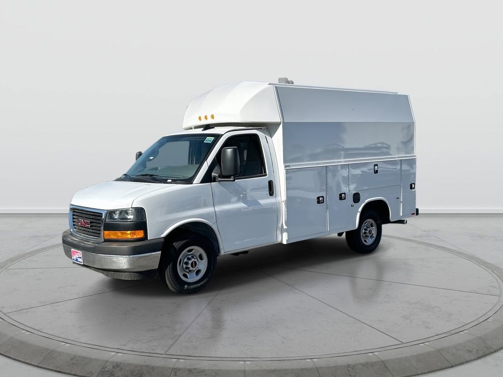 2025 GMC Savana Cutaway 3500 1WT