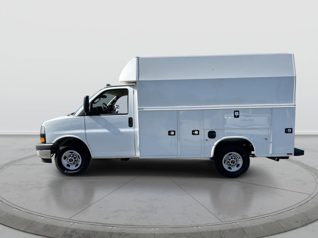 2025 GMC Savana Cutaway 3500 1WT