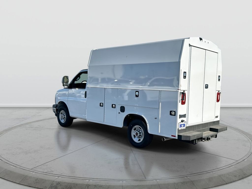 2025 GMC Savana Cutaway 3500 1WT