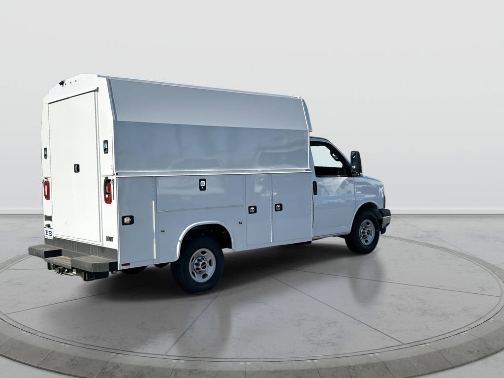 2025 GMC Savana Cutaway 3500 1WT