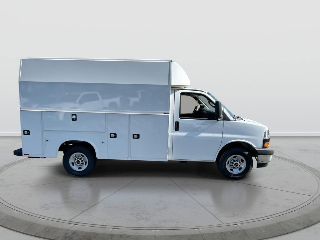 2025 GMC Savana Cutaway 3500 1WT