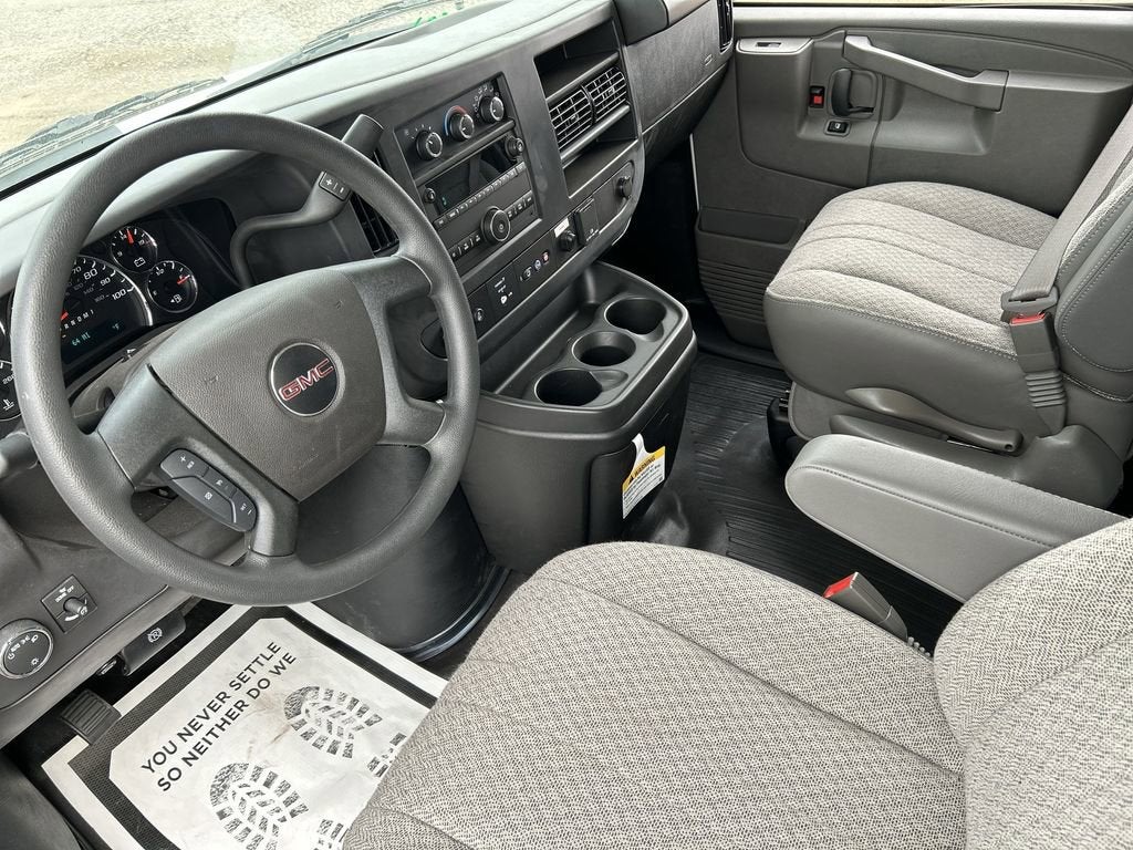 2025 GMC Savana Cutaway 3500 1WT