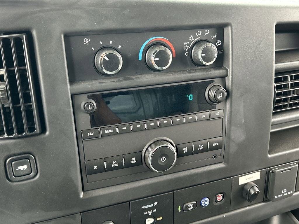 2025 GMC Savana Cutaway 3500 1WT