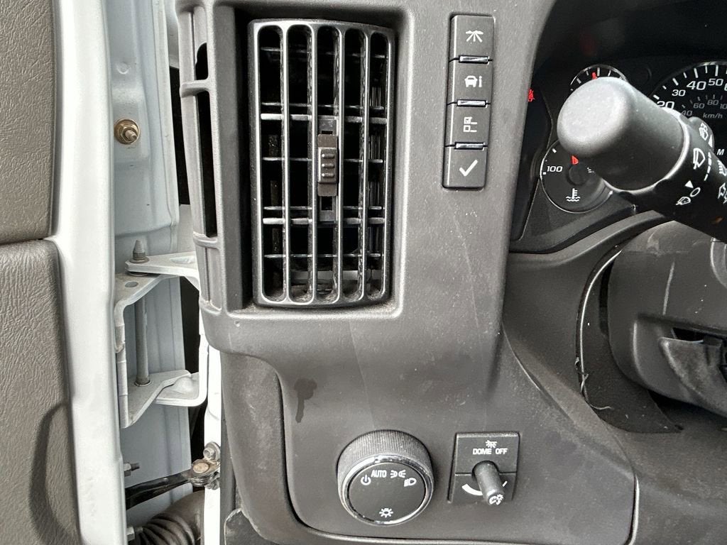 2025 GMC Savana Cutaway 3500 1WT