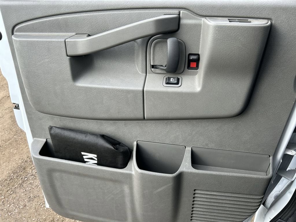 2025 GMC Savana Cutaway 3500 1WT