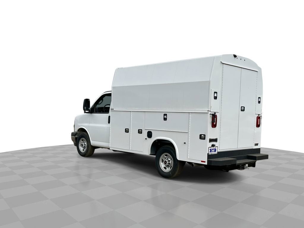 2025 GMC Savana Cutaway 3500 1WT