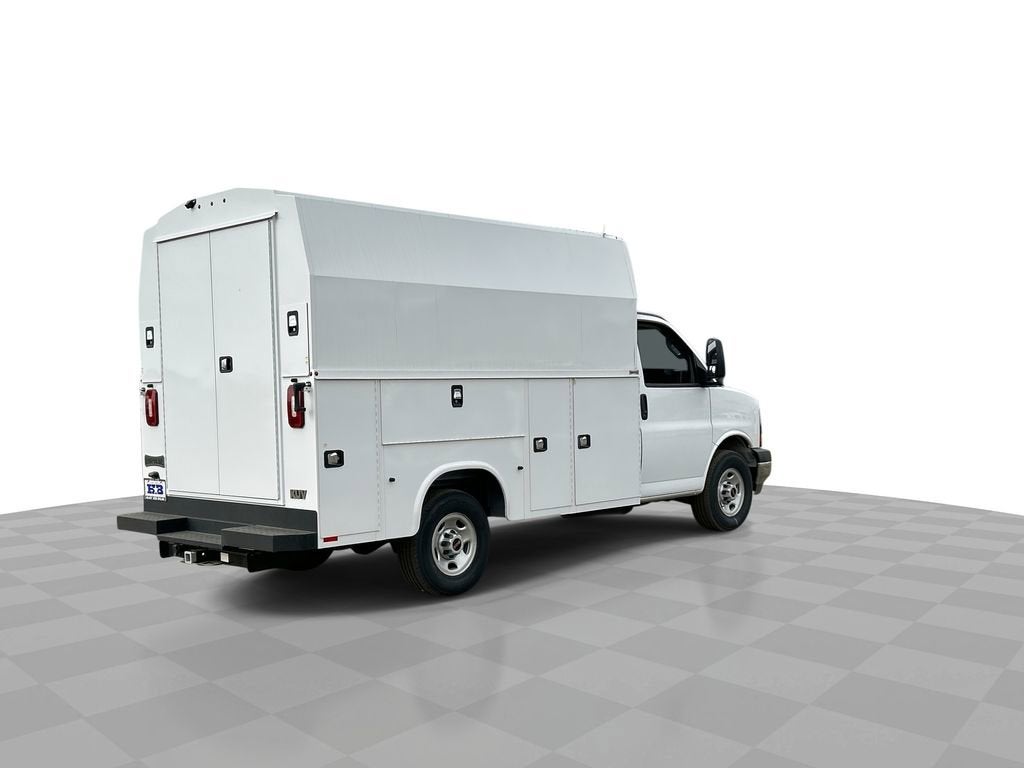 2025 GMC Savana Cutaway 3500 1WT