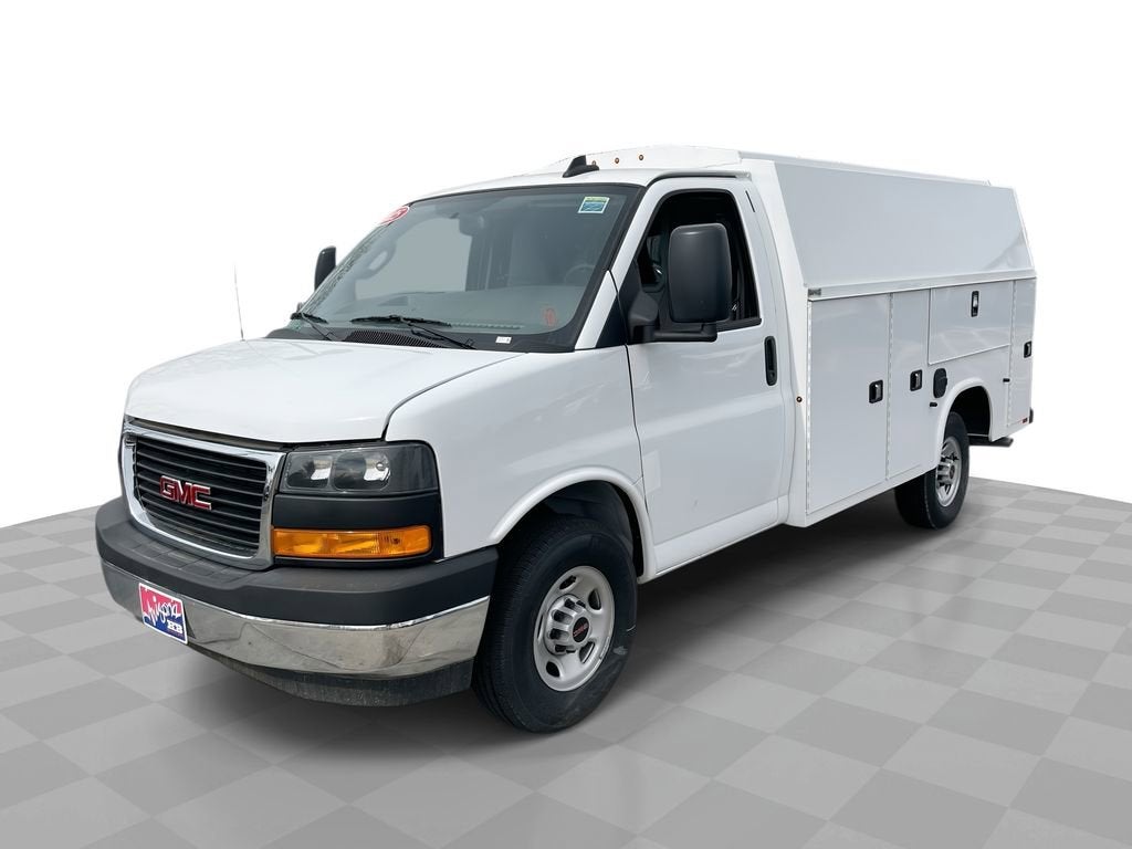 2025 GMC Savana Cutaway 3500 1WT