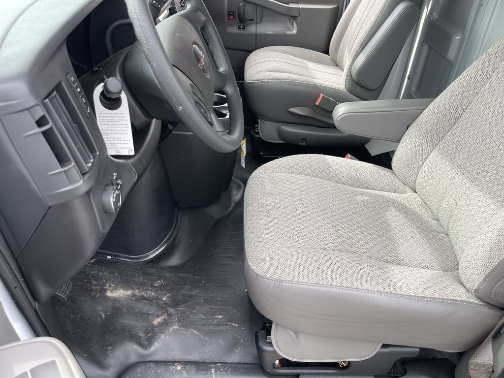 2025 GMC Savana Cutaway 3500 1WT