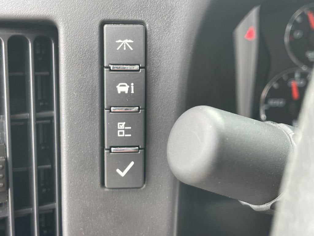 2025 GMC Savana Cutaway 3500 1WT