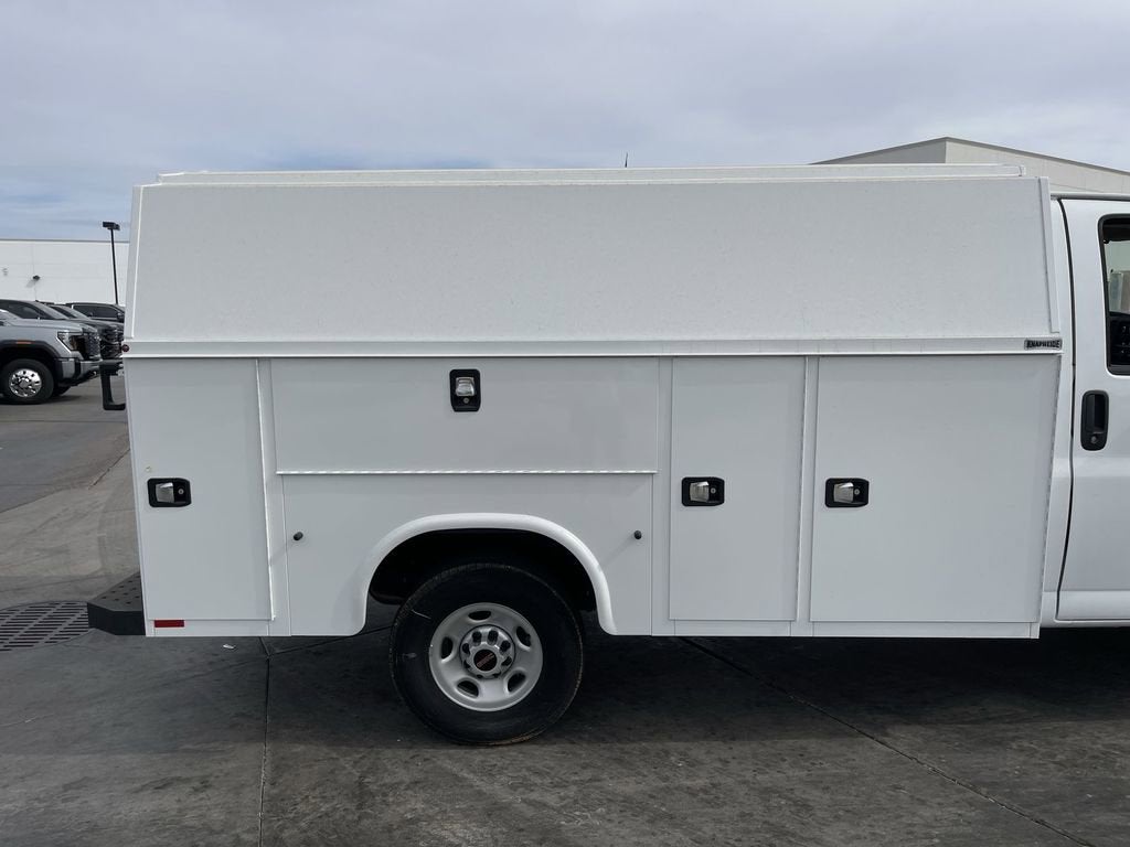 2025 GMC Savana Cutaway 3500 1WT