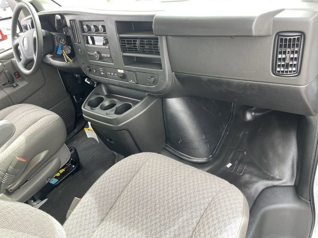 2025 GMC Savana Cutaway 3500 1WT