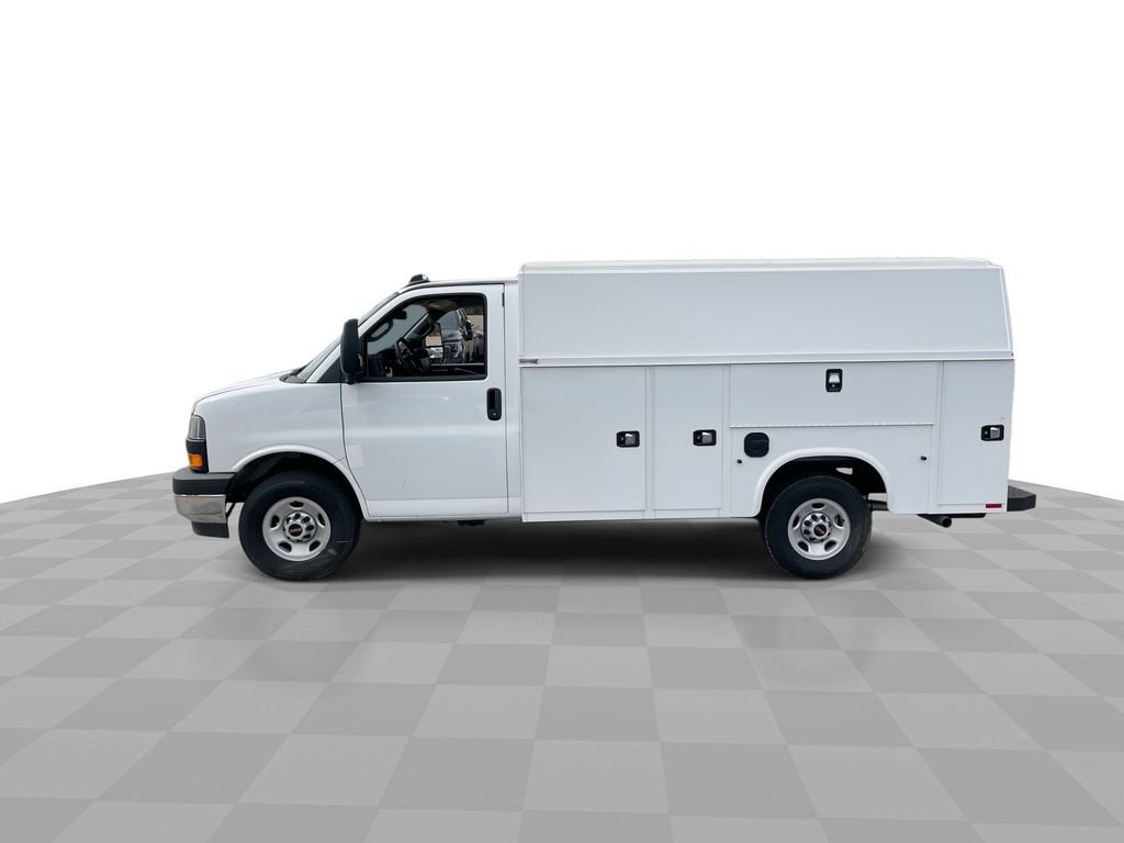 2025 GMC Savana Cutaway 3500 1WT