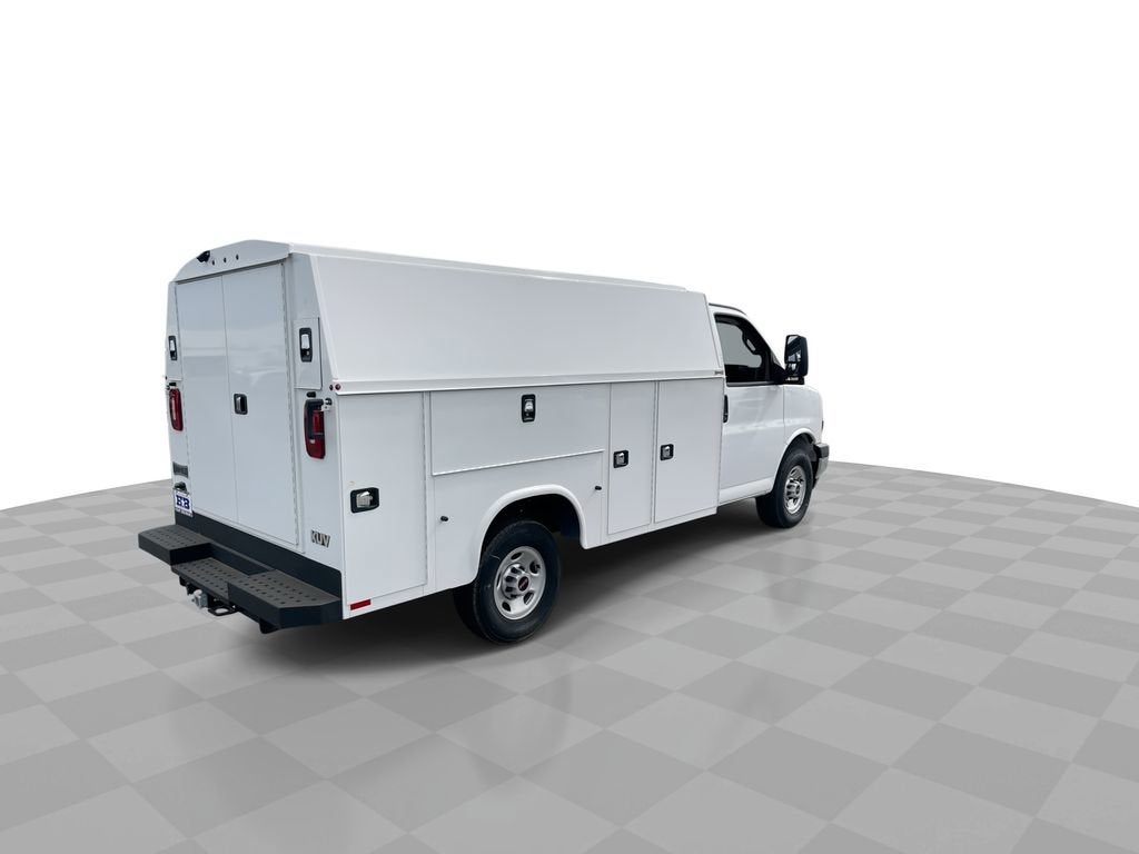2025 GMC Savana Cutaway 3500 1WT