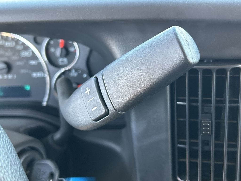 2025 GMC Savana Cutaway 3500 1WT