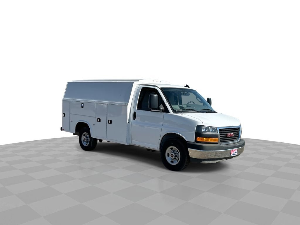 2025 GMC Savana Cutaway 3500 1WT