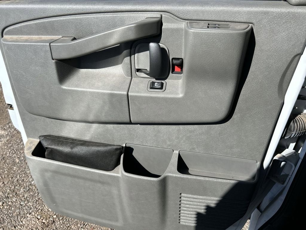 2025 GMC Savana Cutaway 3500 1WT