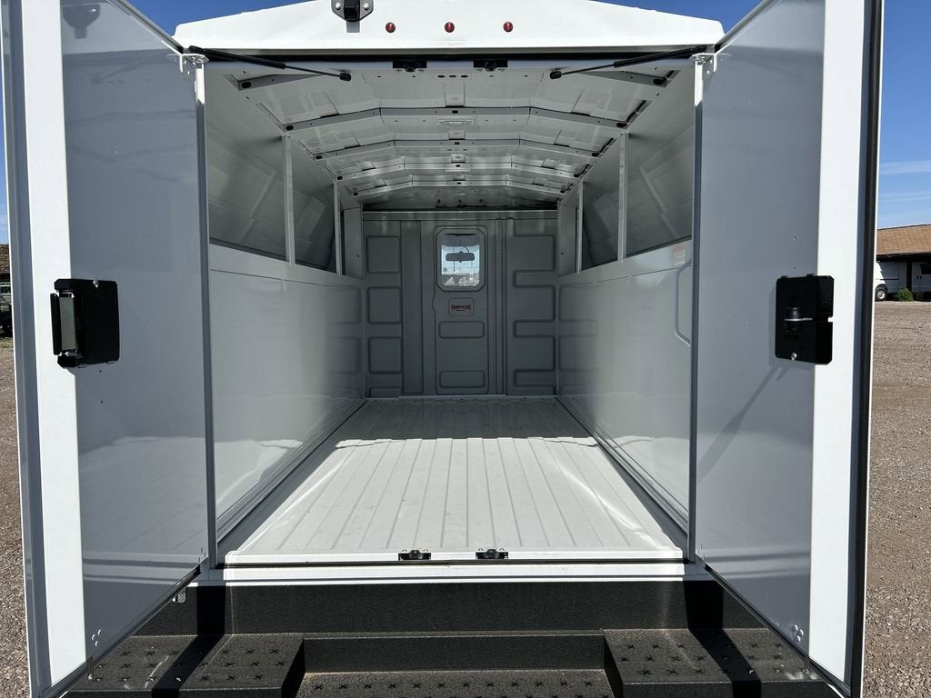 2025 GMC Savana Cutaway 3500 1WT