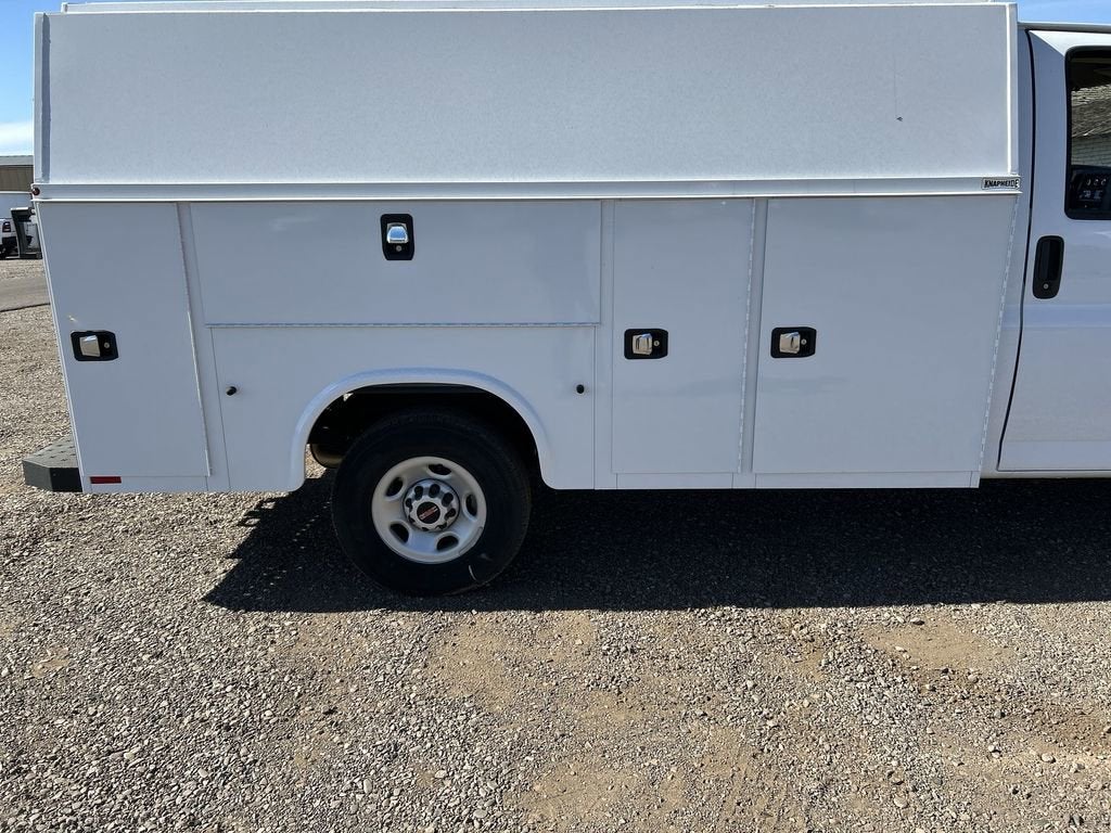 2025 GMC Savana Cutaway 3500 1WT