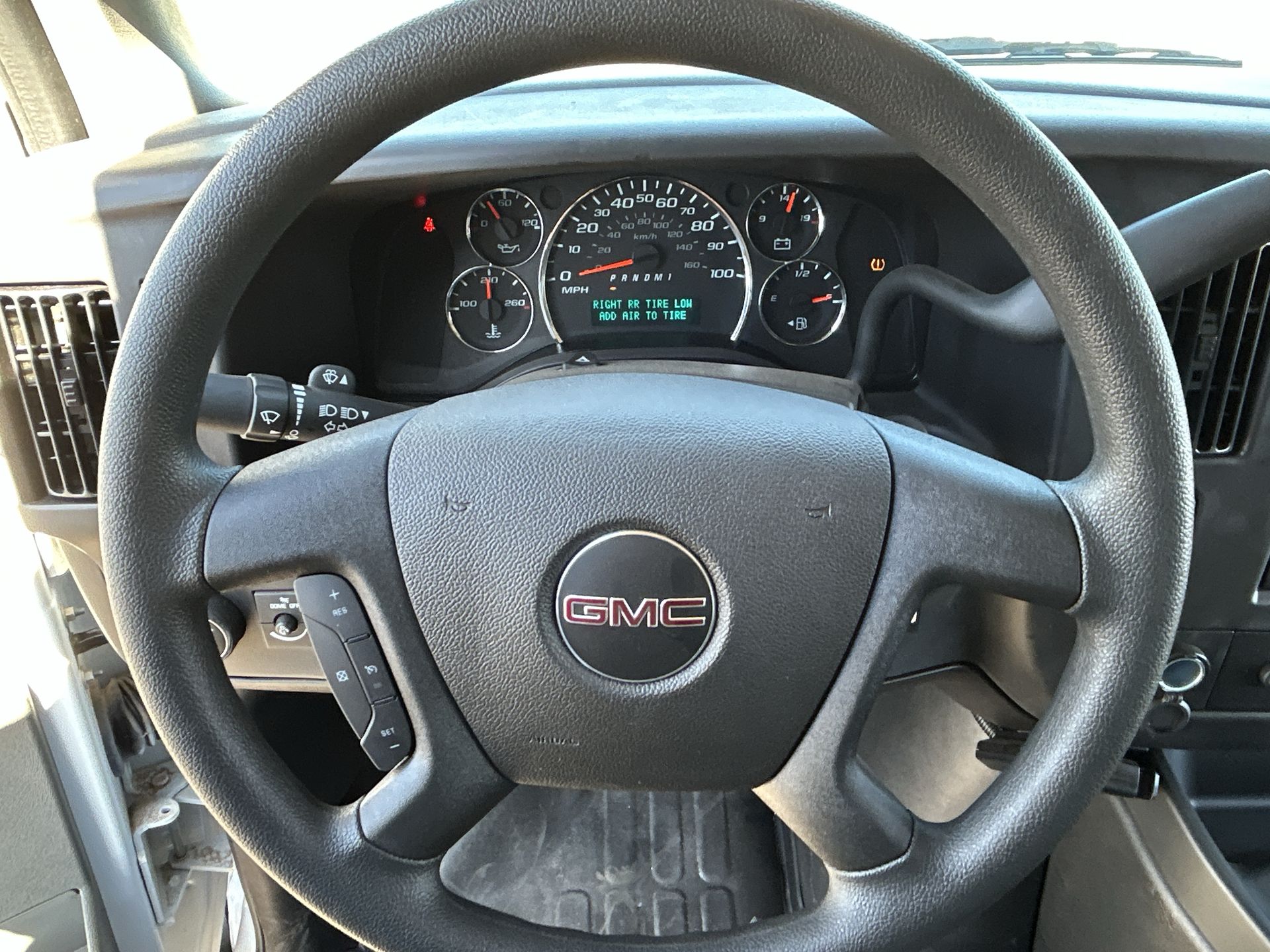 2025 GMC Savana Cutaway 3500 1WT