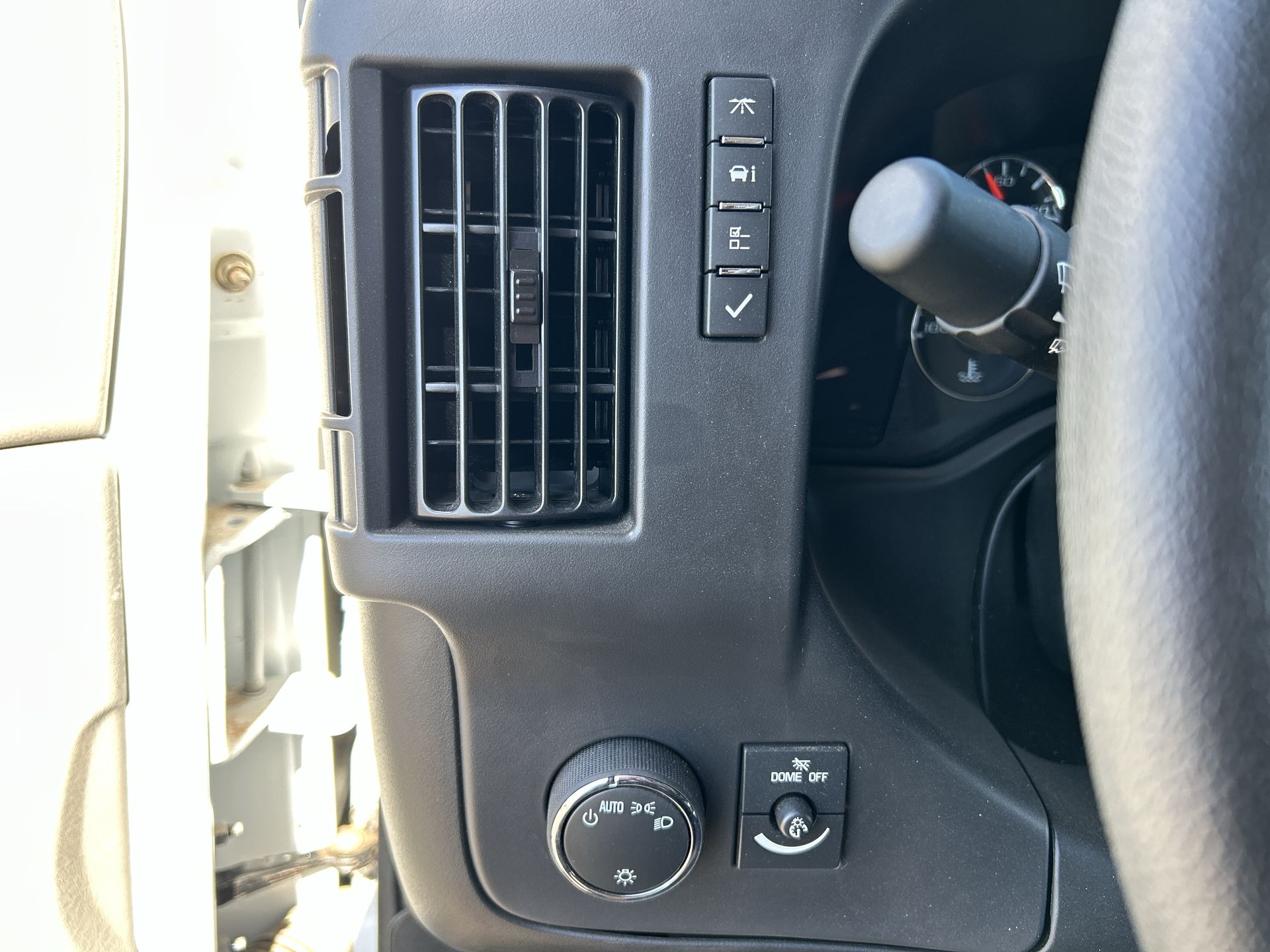 2025 GMC Savana Cutaway 3500 1WT