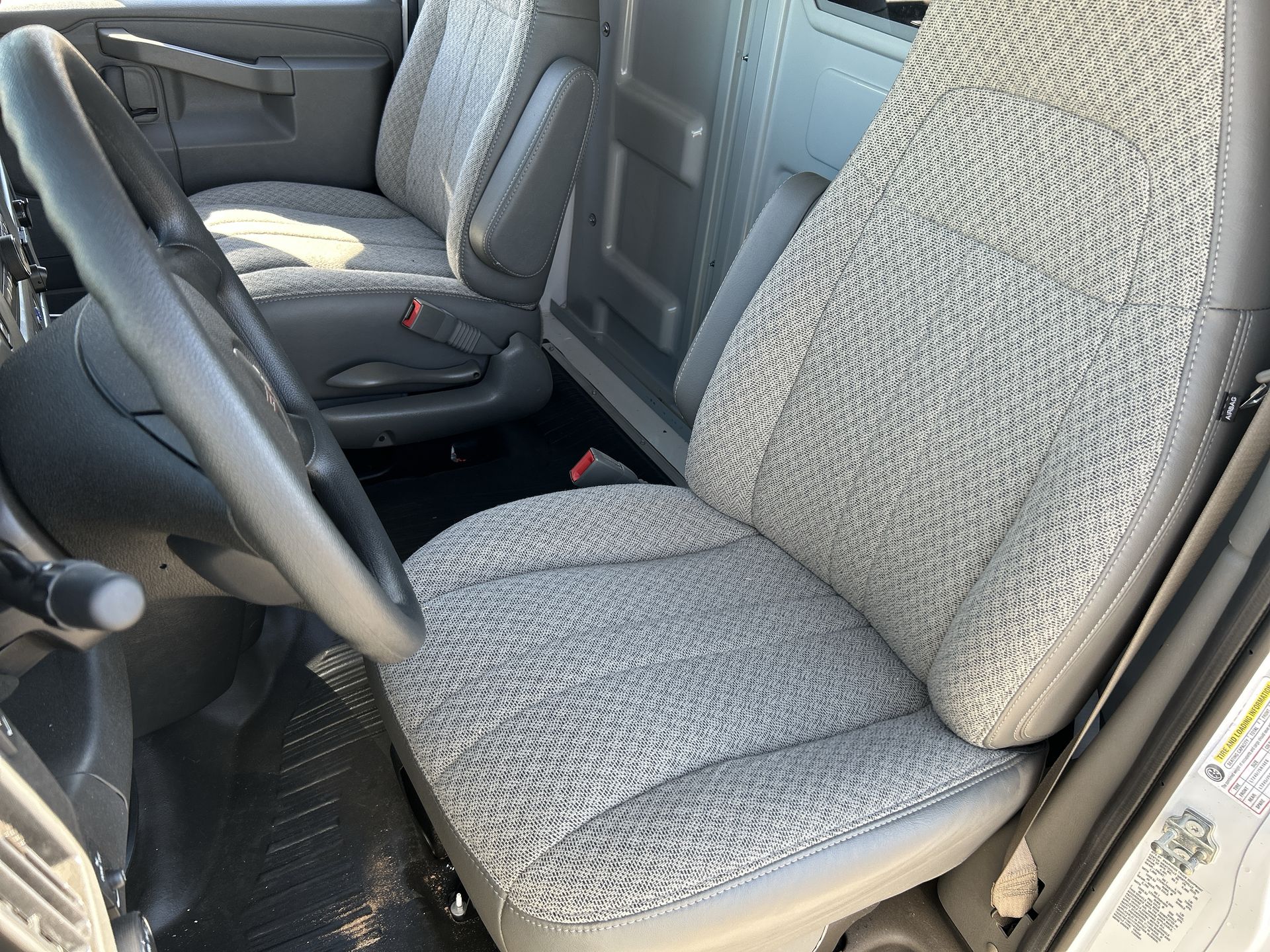 2025 GMC Savana Cutaway 3500 1WT