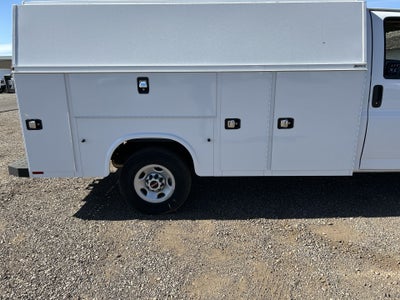 2025 GMC Savana Cutaway 3500 1WT