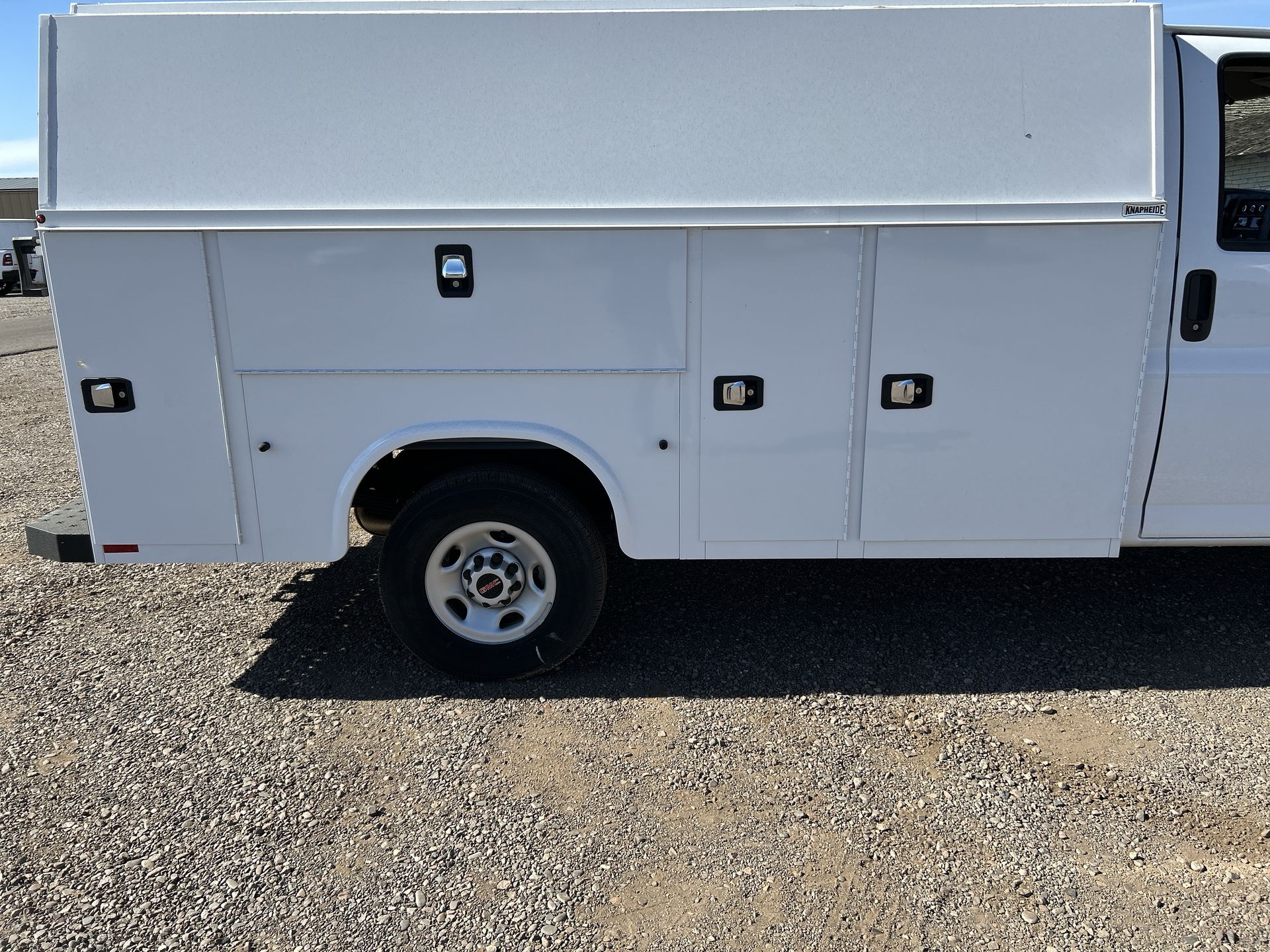 2025 GMC Savana Cutaway 3500 1WT