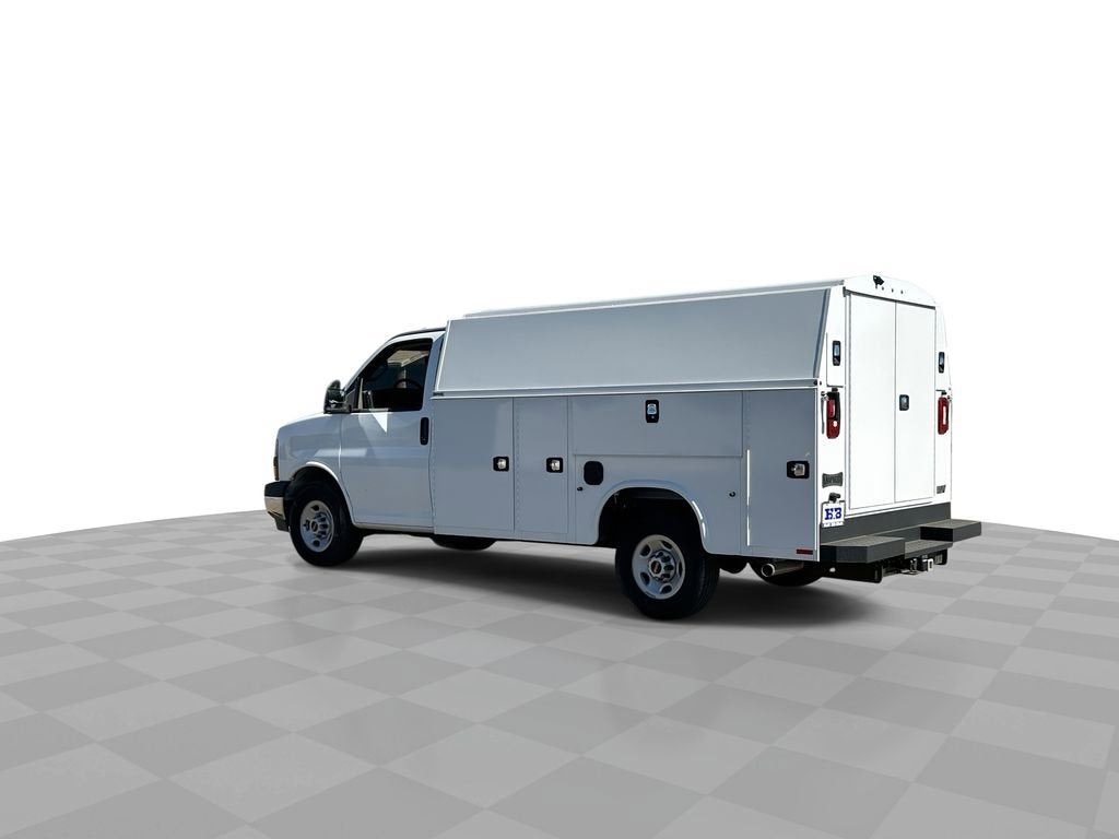 2025 GMC Savana Cutaway 3500 1WT