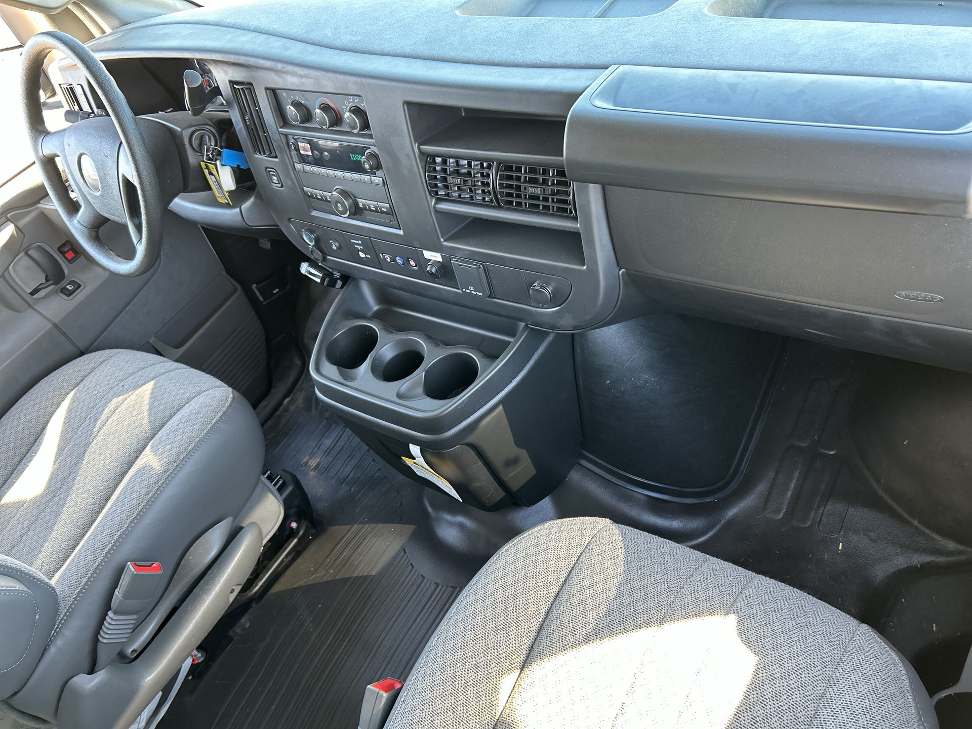 2025 GMC Savana Cutaway 3500 1WT