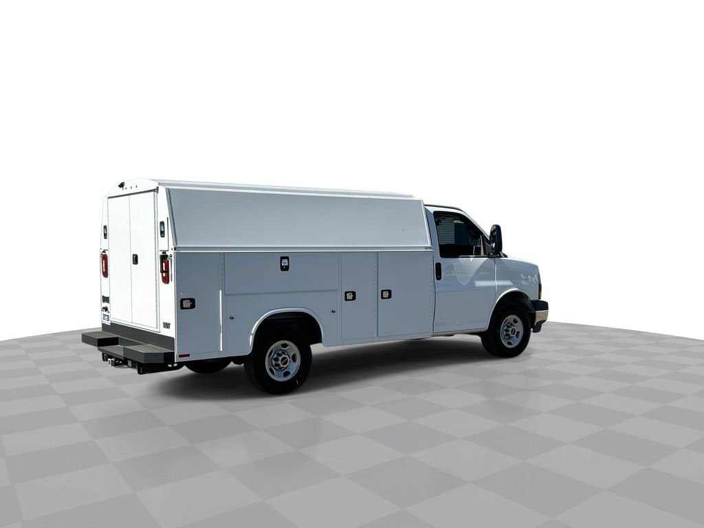 2025 GMC Savana Cutaway 3500 1WT