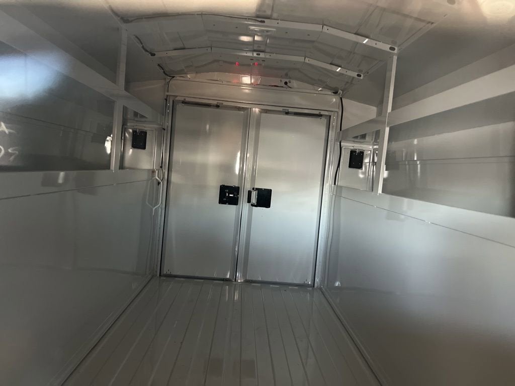 2025 GMC Savana Cutaway 3500 1WT