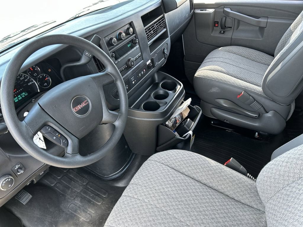 2025 GMC Savana Cutaway 3500 1WT