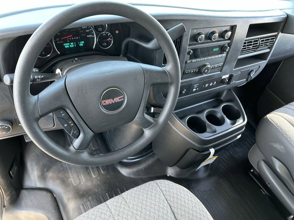 2025 GMC Savana Cutaway 3500 1WT