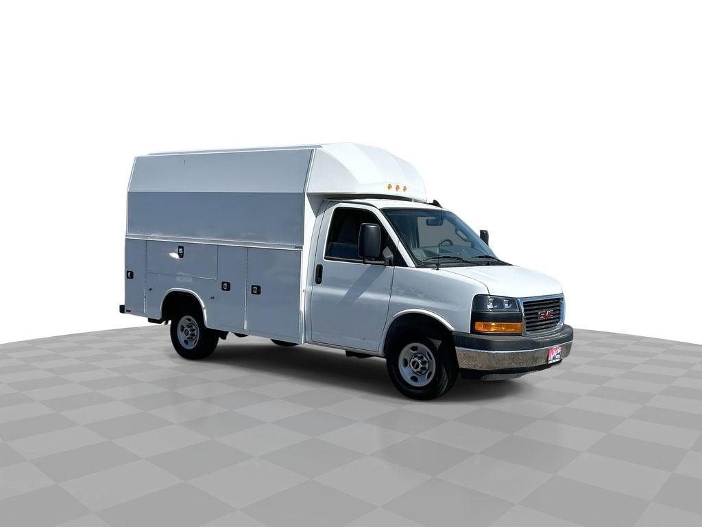 2025 GMC Savana Cutaway 3500 1WT