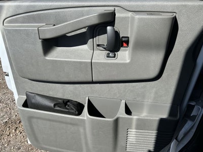 2025 GMC Savana Cutaway 3500 1WT