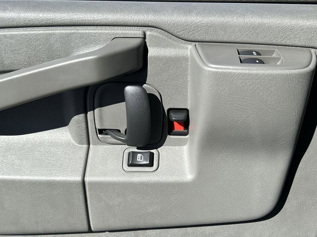 2025 GMC Savana Cutaway 3500 1WT