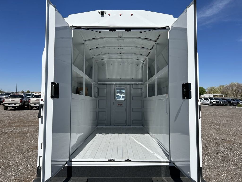 2025 GMC Savana Cutaway 3500 1WT