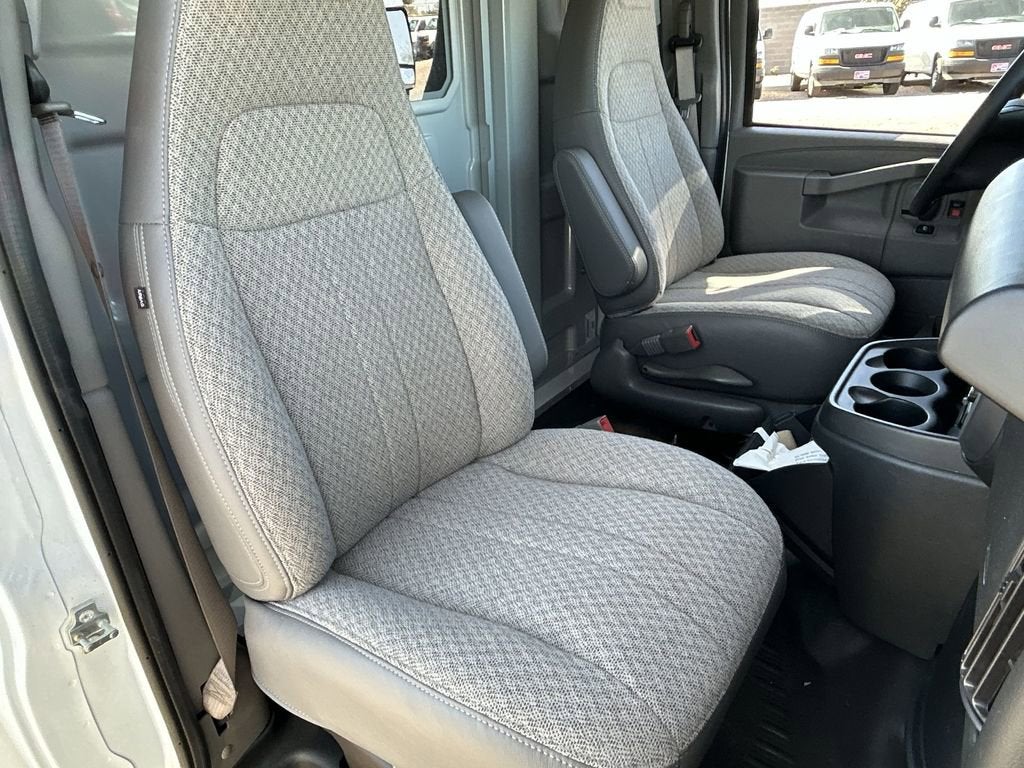 2025 GMC Savana Cutaway 3500 1WT