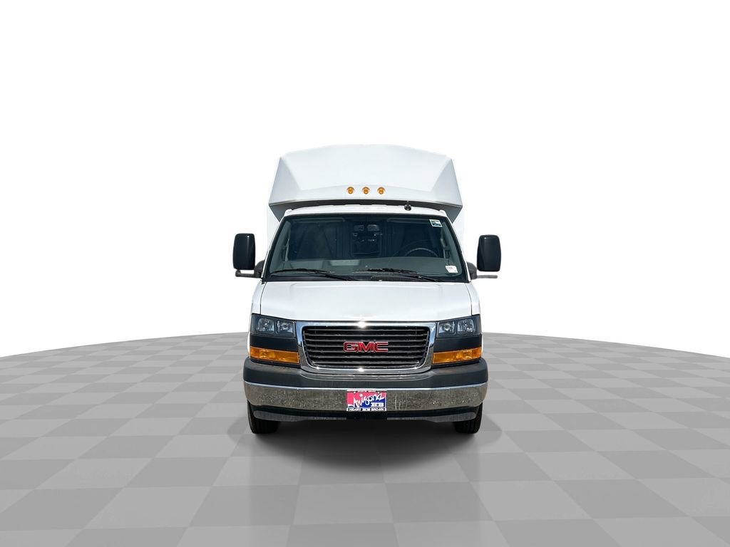 2025 GMC Savana Cutaway 3500 1WT
