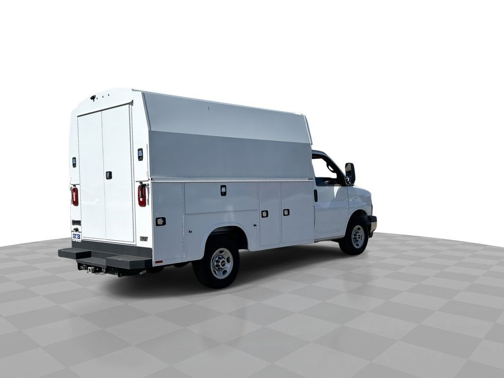 2025 GMC Savana Cutaway 3500 1WT