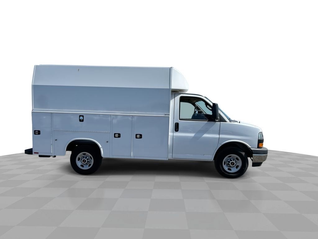 2025 GMC Savana Cutaway 3500 1WT